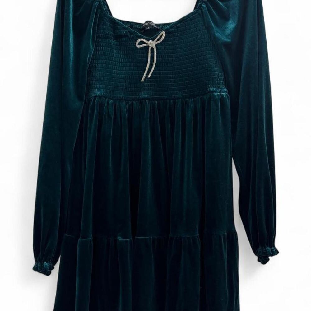 Stunning emerald green stretch velvet